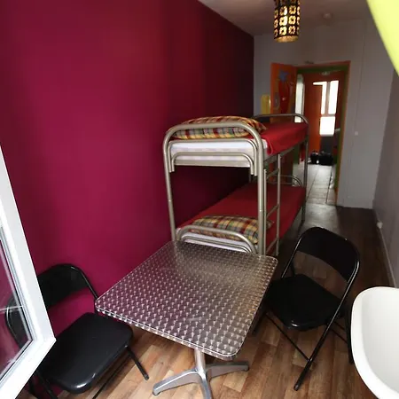 وودستوك مونمارتر باي هيفوفوستيلز * باريس