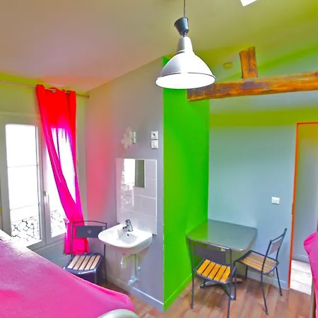 وودستوك مونمارتر باي هيفوفوستيلز بيت شباب *