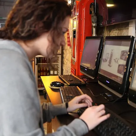 وودستوك مونمارتر باي هيفوفوستيلز