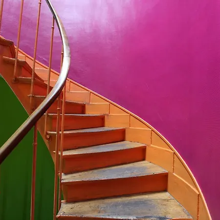 بيت شباب وودستوك مونمارتر باي هيفوفوستيلز