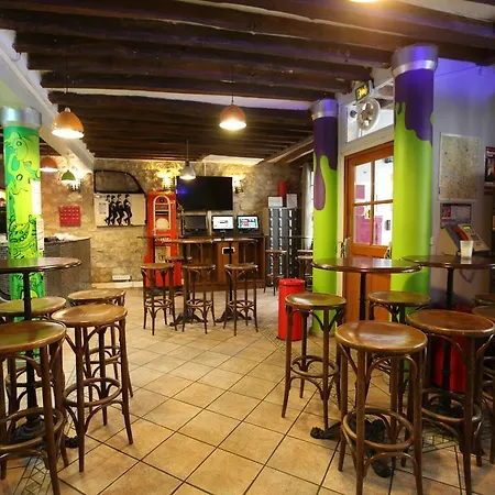 وودستوك مونمارتر باي هيفوفوستيلز باريس