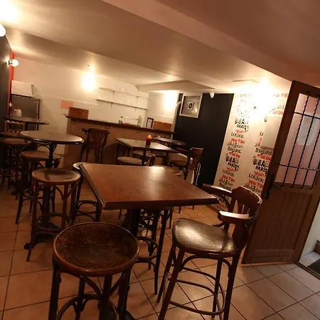 Woodstock Montmartre By Hiphophostels *