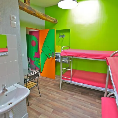 بيت شباب وودستوك مونمارتر باي هيفوفوستيلز